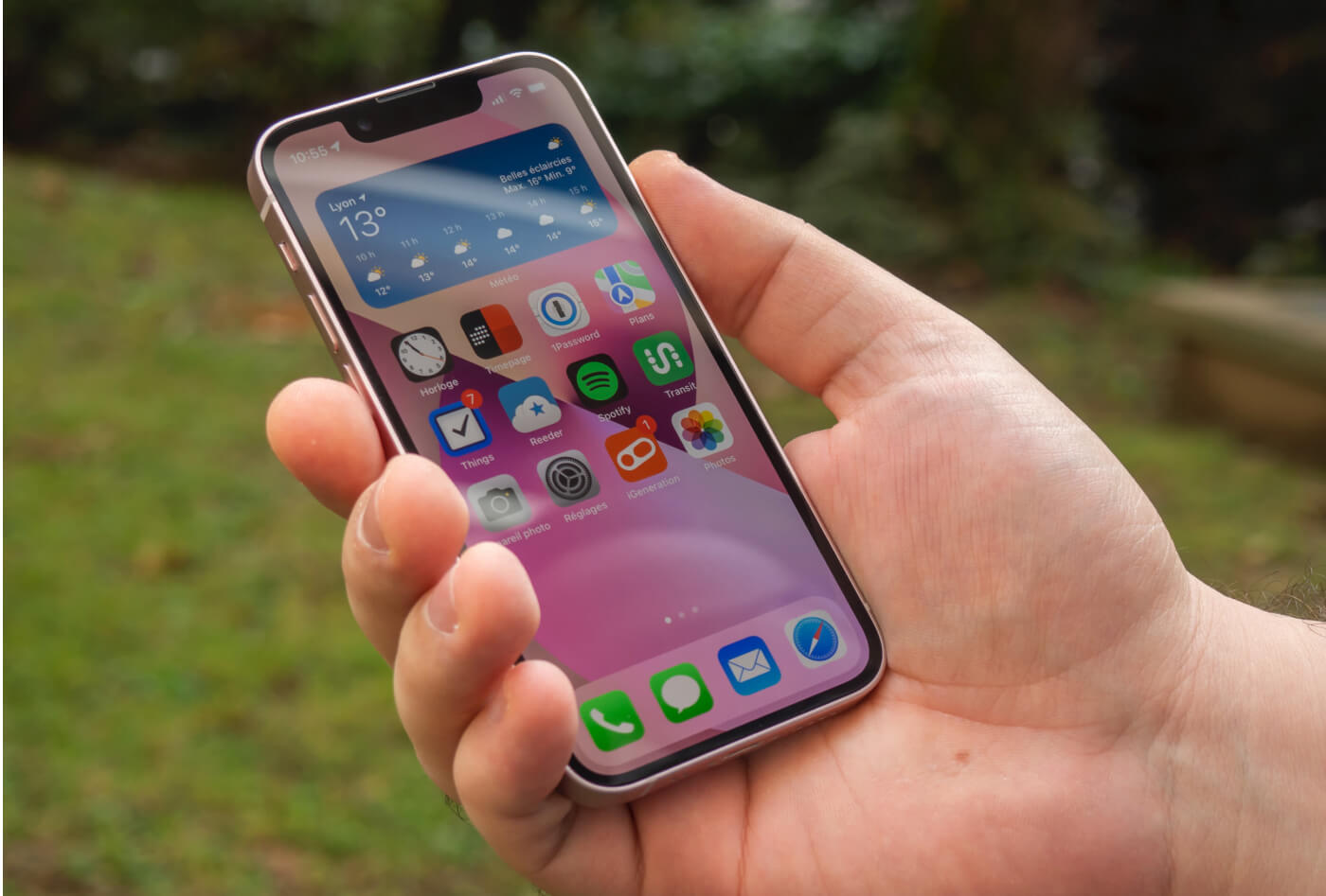 iPhone 13 Mini Screen replacement Cost in India [Updated 2023]